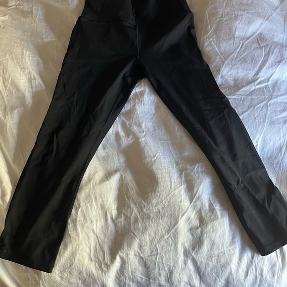 Lululemon Crops size 6 Luxtreme, Mesh 21” inseam - Picture 1 of 4